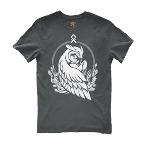 Drawing of the Owl spirit in white on an anthracite t-shirt by Runes De Chêne printed in France on 100% brushed cotton from eco-responsible agriculture.