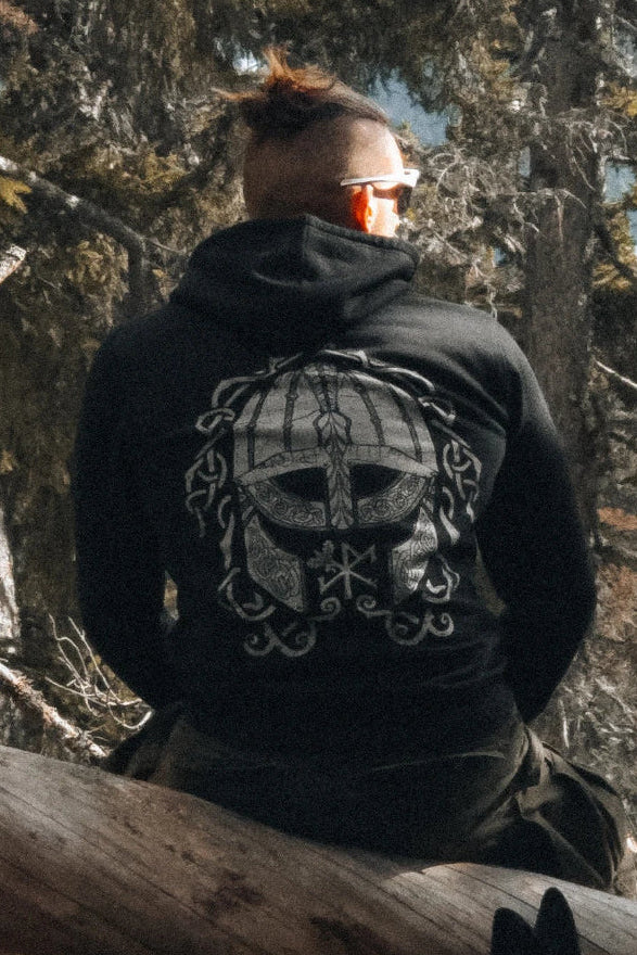 Pierre mesure 180cm et porte du M