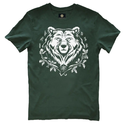 Dessin esprit de l'ours en blanc sur un t-shirt vert forêt de la marque Runes De Chêne imprimé en France sur un textile d'agriculture éco-responsable en 100% coton brossé