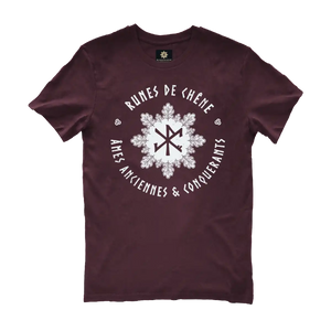 Oak wreath design in white on a plum-colored t-shirt by Runes De Chêne printed in France on 100% brushed cotton from eco-responsible agriculture.