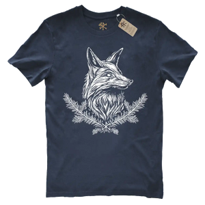 Un t-shirt de Renard avec la Rune du voyageur et des branches de pin. T-shirt de la marque Runes de Chêne. 